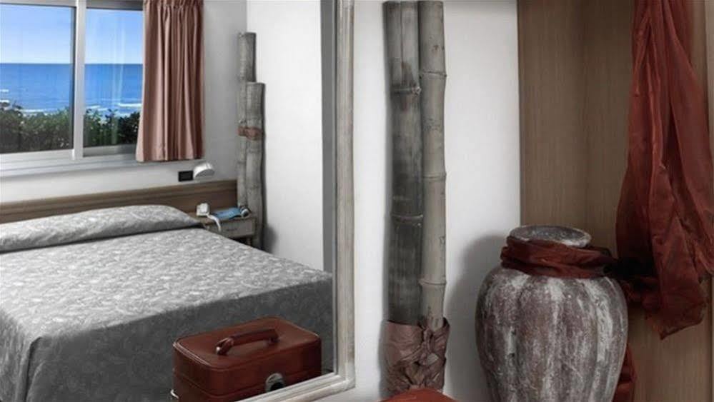 Hotel Altamarea & Family 3*