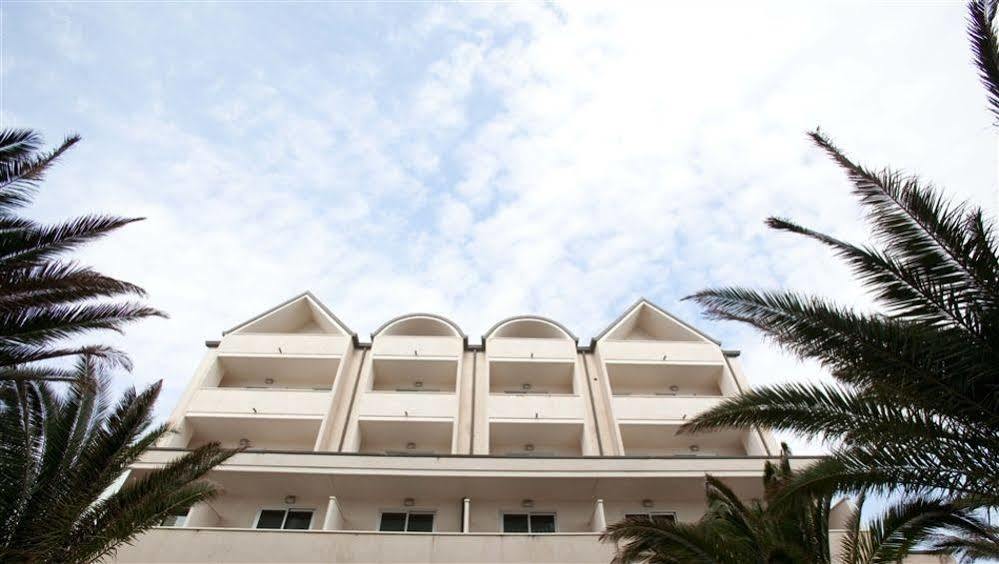 Hotel Altamarea & Family